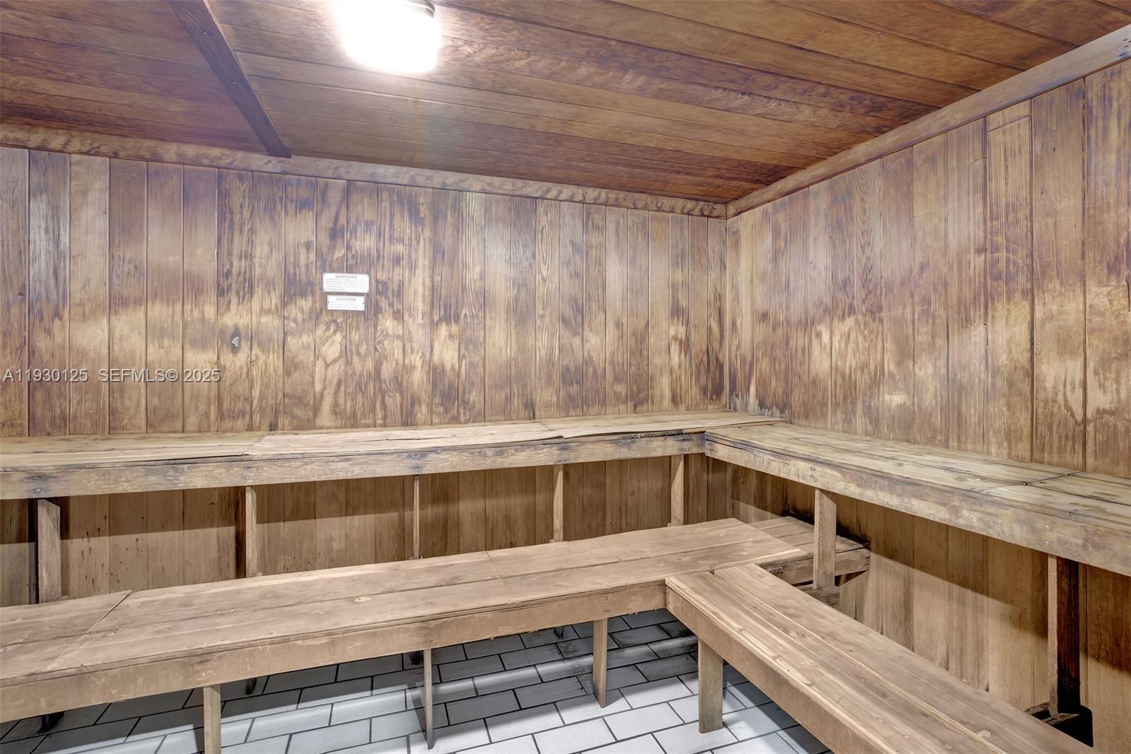 HALLMARK OF HOLLYWOOD CON - Residential