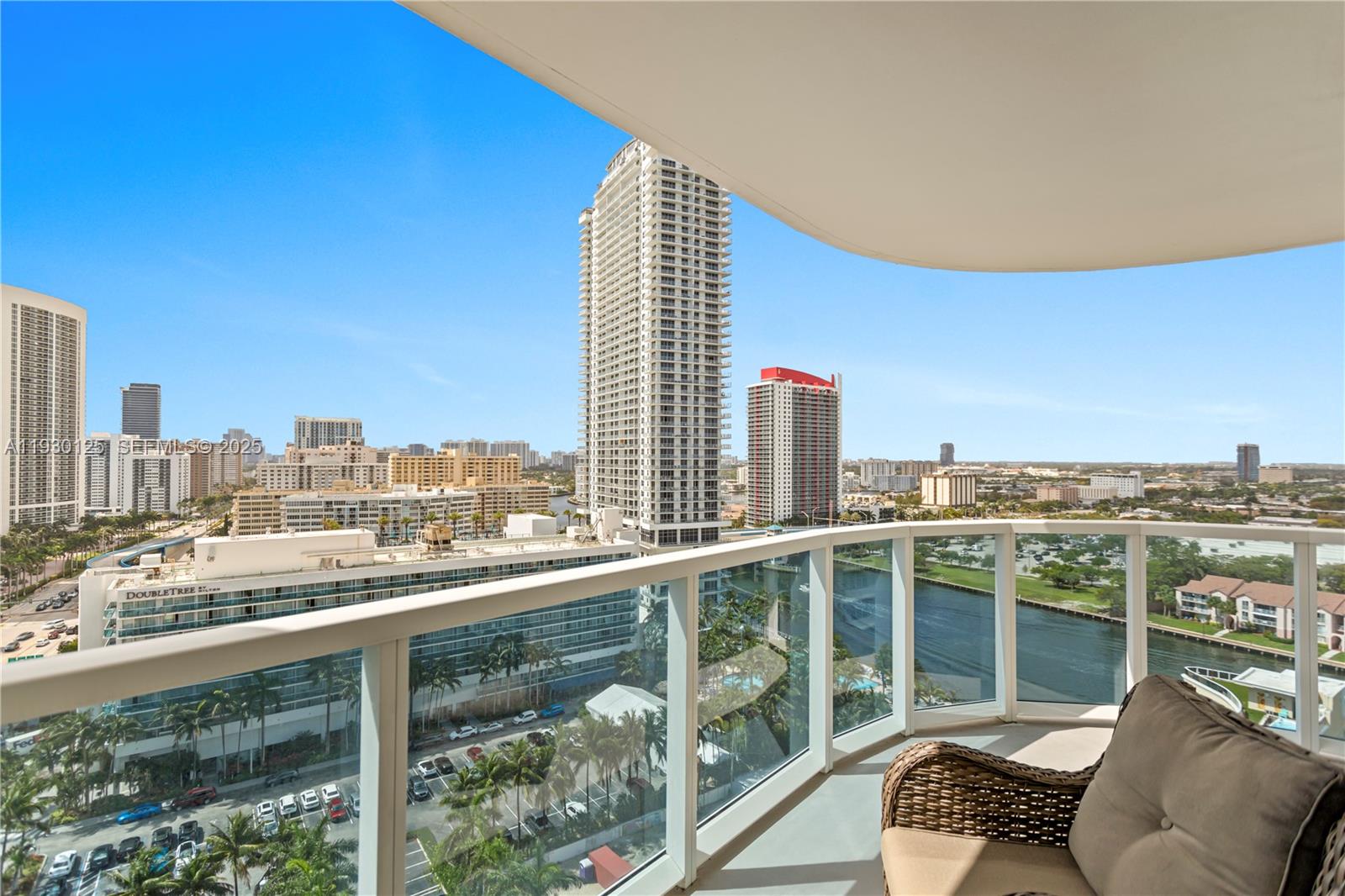 HALLMARK OF HOLLYWOOD CON - Residential