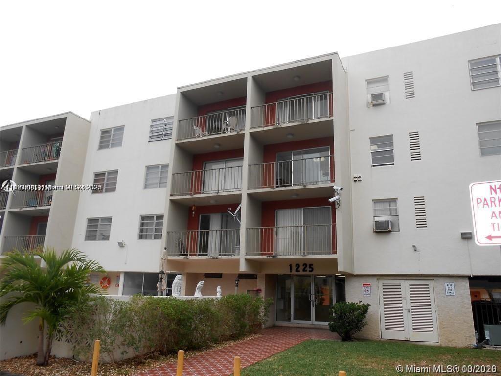 VERY SPACIOUS APARTMENT WITH ALMOST 700 SQ. FEET. CERAMIC TILE FLOORS THROUGHOUT. HUGE WALK-IN CLOSET IN BEDROOM. NEWER CENTRAL A/C. LARGE BALCONY. COMMUNITY POOL & LAUNDRY. SUPER CONVENIENT LOCATION WITHIN WALKING DISTANCE TO SHOPPING, SCHOOLS & PUBLIC TRANSPORTATION. OFFERS TO LEASE MUST INCLDE CREDIT REPORT WITH SCORE NOT LESS THAN 625, PROOF OF INCOME, PHOTO ID & LAST TWO BANK STATEMENTS. MAXIMUM OF TWO RESIDENTS. NO PETS.