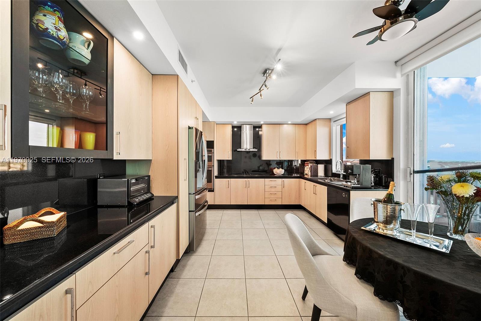 CLUB TOWER THREE CONDO - Residential Lease