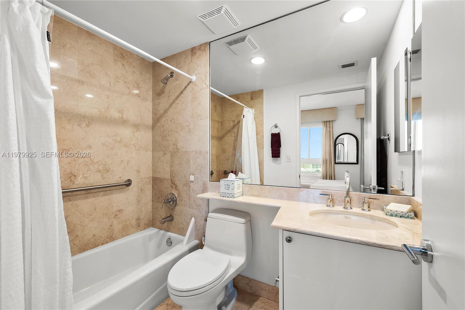 CLUB TOWER THREE CONDO - Residential Lease