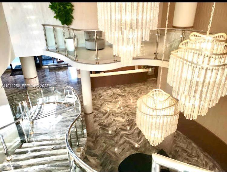 THE CARRIAGE HOUSE CONDO - Residential