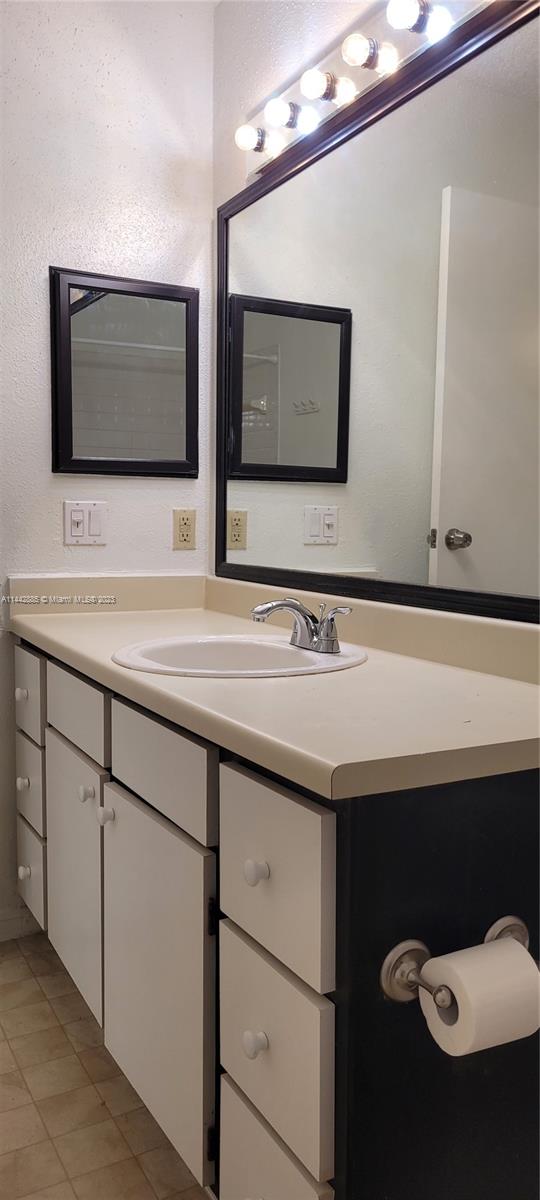 SAVANNAH AT RIVERSIDE CON - Residential Lease