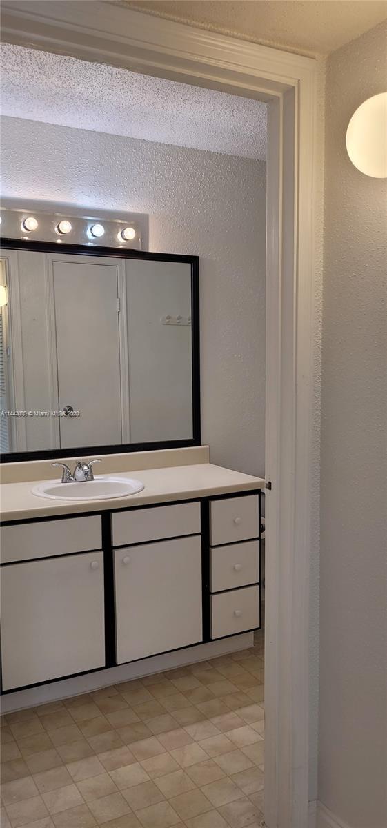 SAVANNAH AT RIVERSIDE CON - Residential Lease