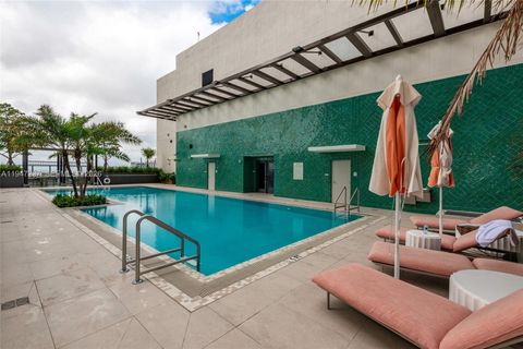 11 NE 6 ST 814 Miami FL 33132