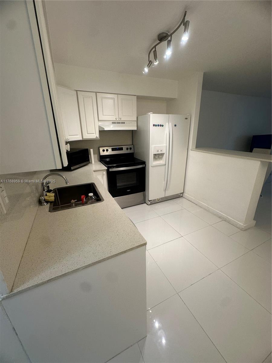 GOLDEN KEY CONDO, THE - Residential