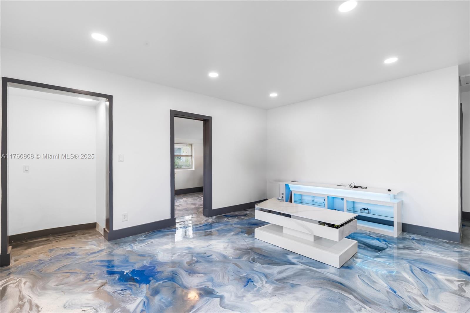 LAUDERDALE LAKES WEST GAT - Residential