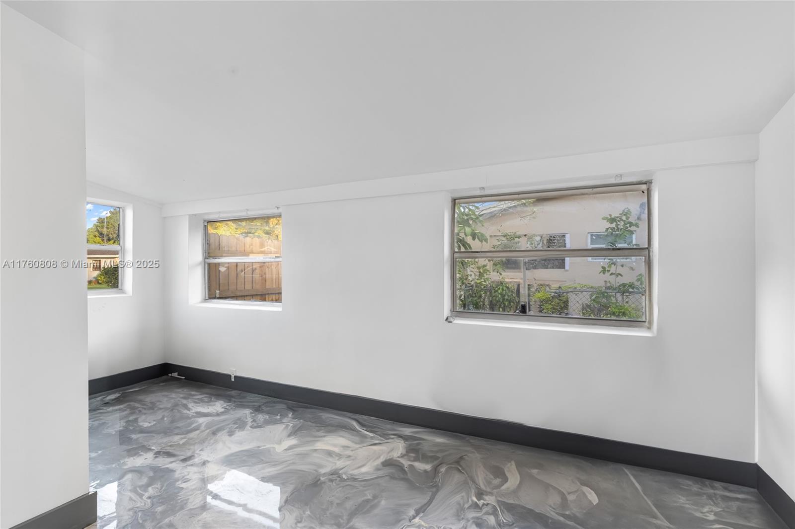 LAUDERDALE LAKES WEST GAT - Residential