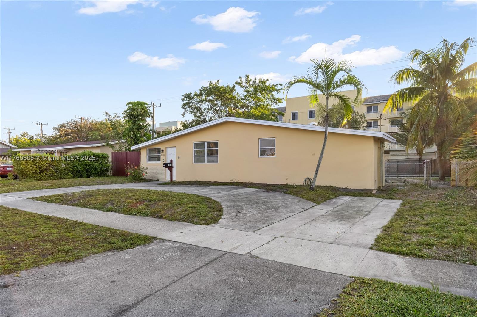 LAUDERDALE LAKES WEST GAT - Residential