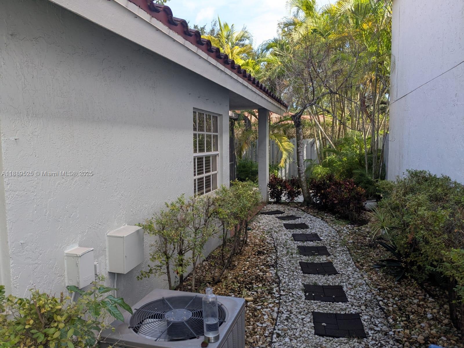 COUNTRY ISLES GARDEN HOME - Residential Lease