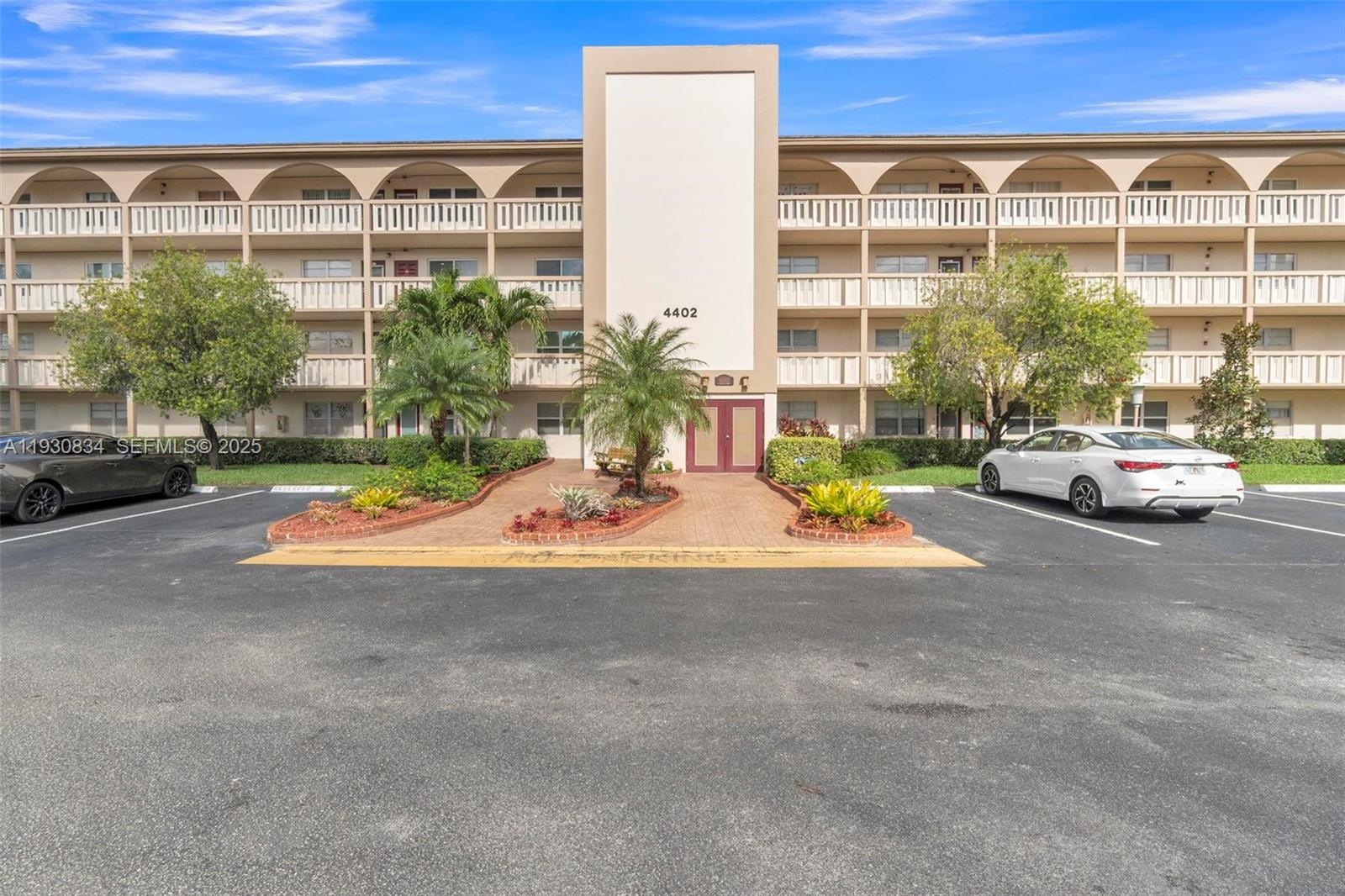 MARTINIQUE VILLAGE II C C - Residential