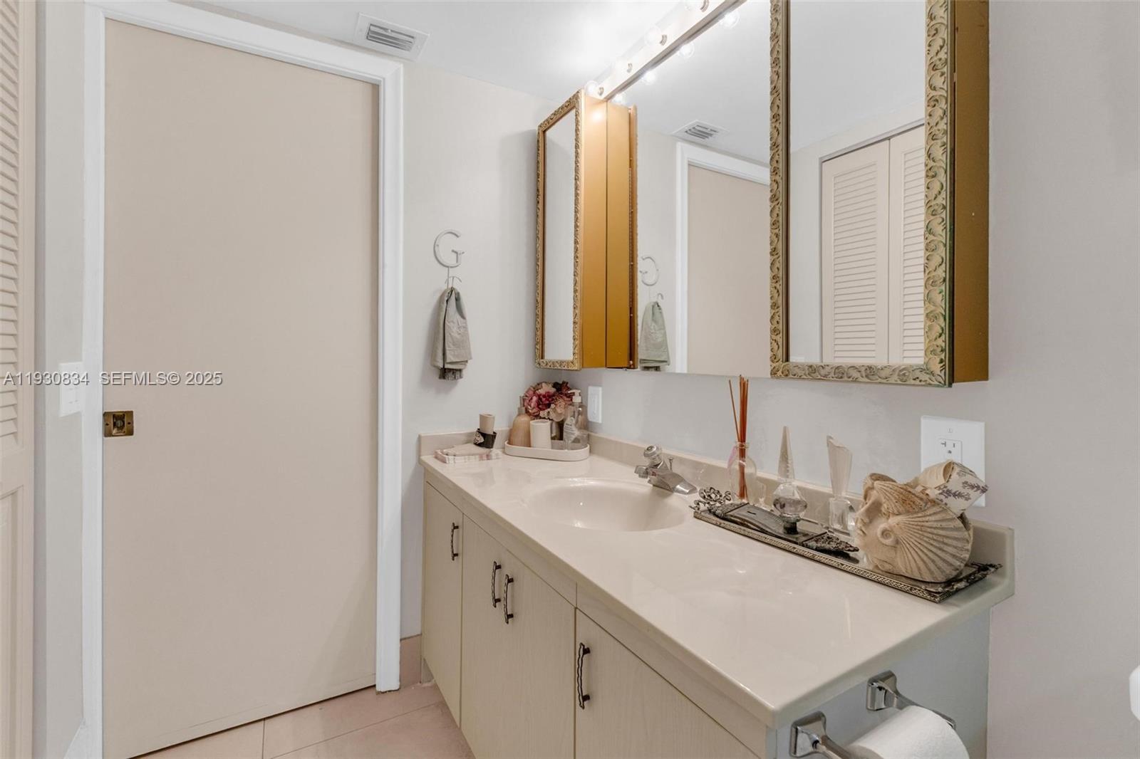 MARTINIQUE VILLAGE II C C - Residential