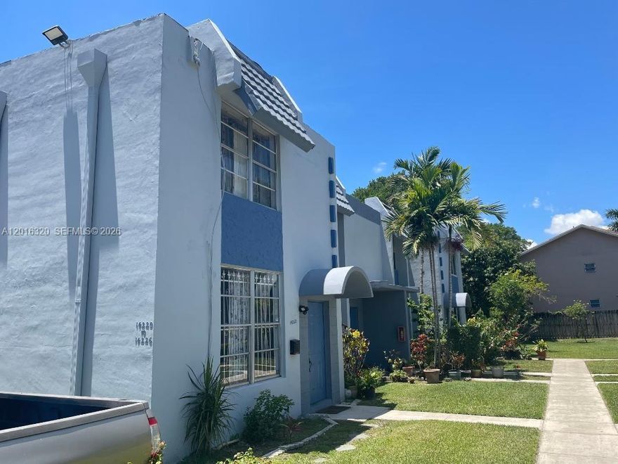 OWNER IS ANXIOUS,PRICE TO SELL,CLOSE TO HIGHWAYS,SHOPPING AND BUS ROUTES
