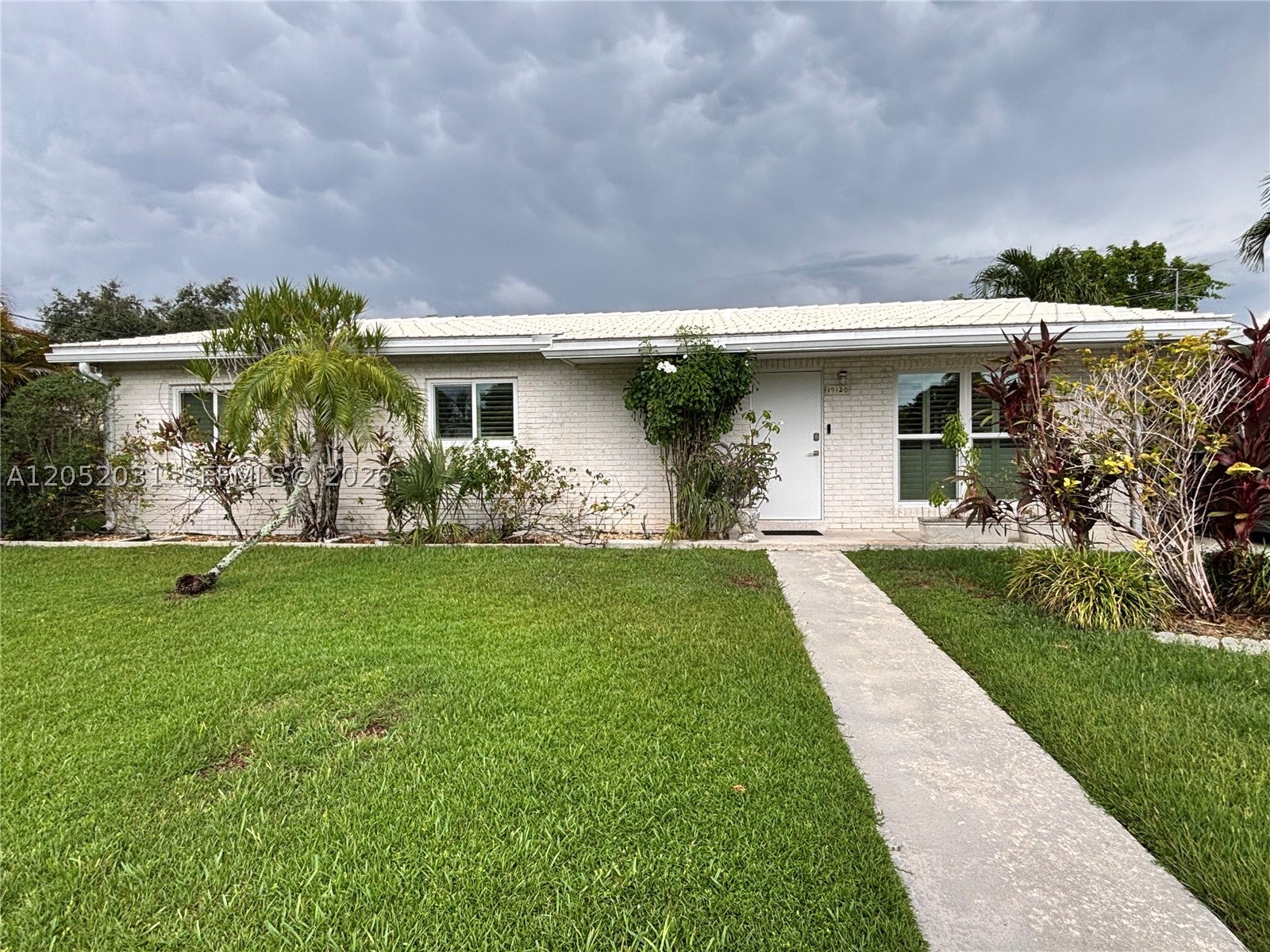 19120 Bel Aire Dr