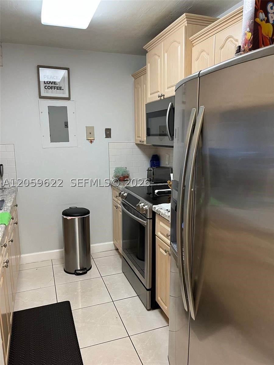 10135 NW 9th St Cir 5208, Miami FL 33172