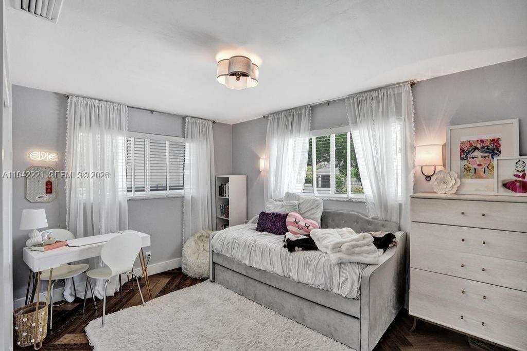 IMPERIAL POINT 5 SEC - Residential