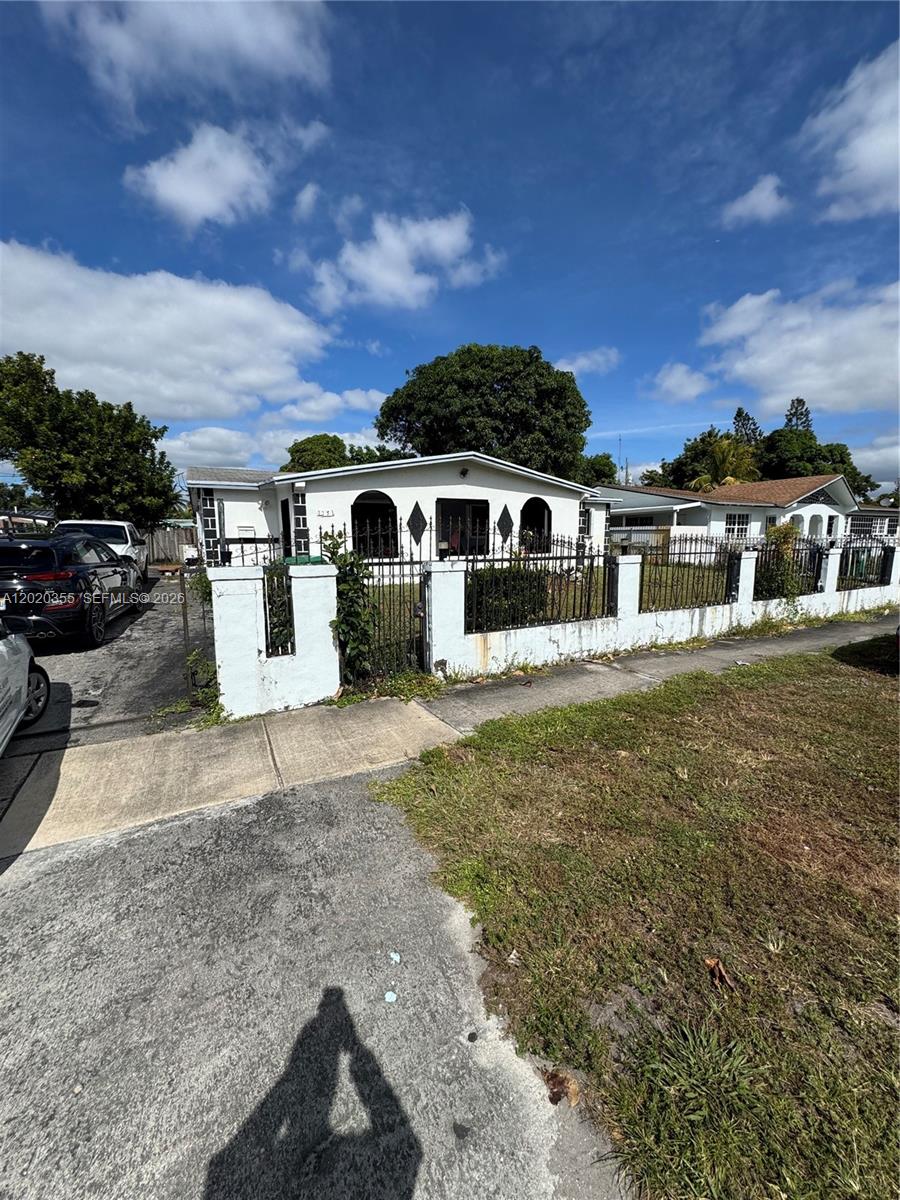 1251 NW 190th St