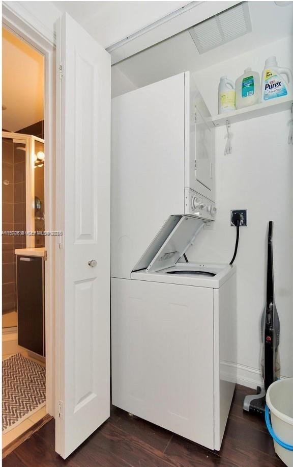 ELEVEN CONDO - Residential Lease