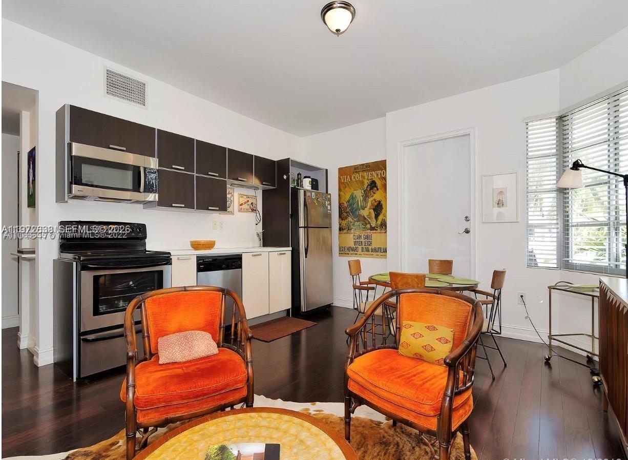 ELEVEN CONDO - Residential Lease
