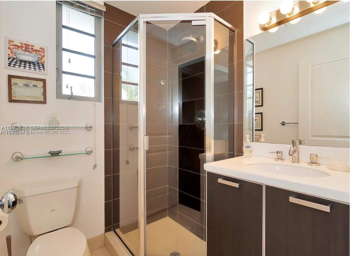 ELEVEN CONDO - Residential Lease