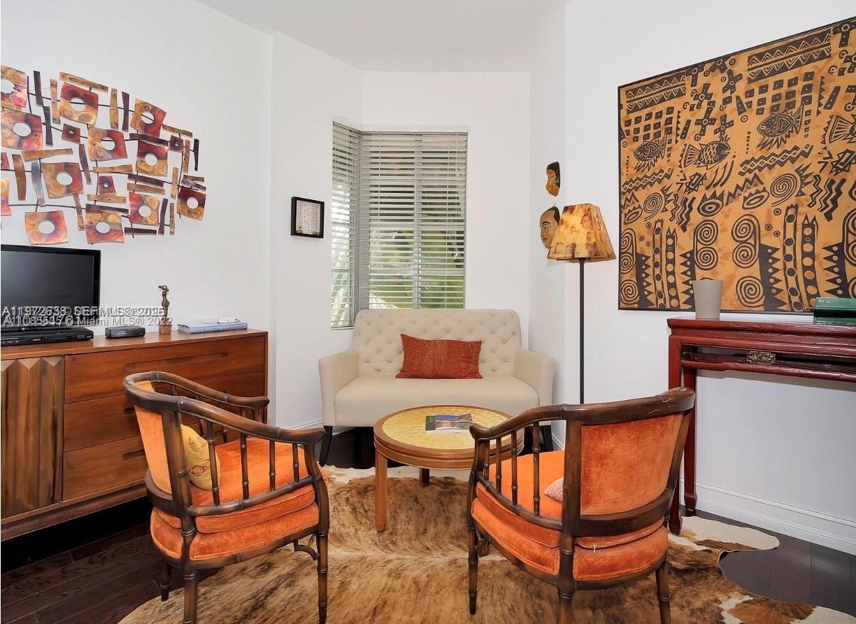 ELEVEN CONDO - Residential Lease