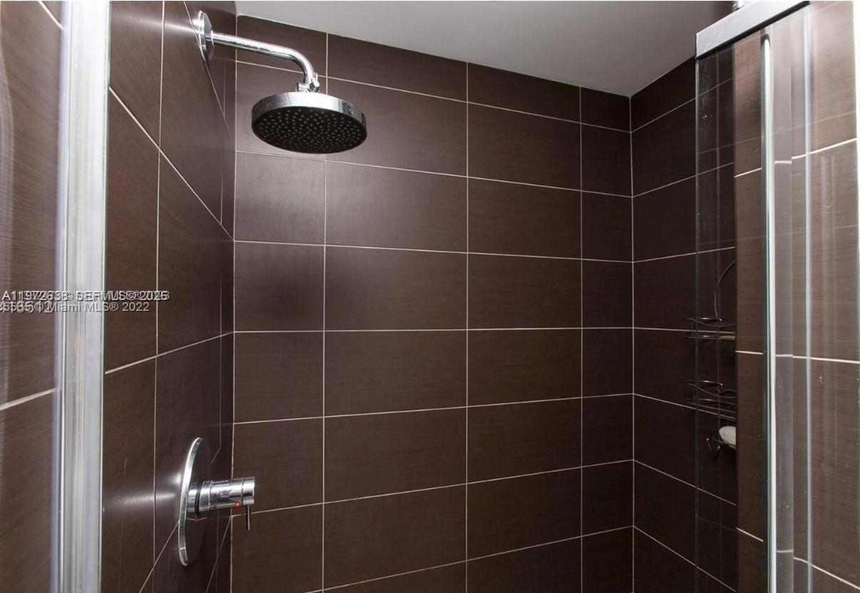 ELEVEN CONDO - Residential Lease