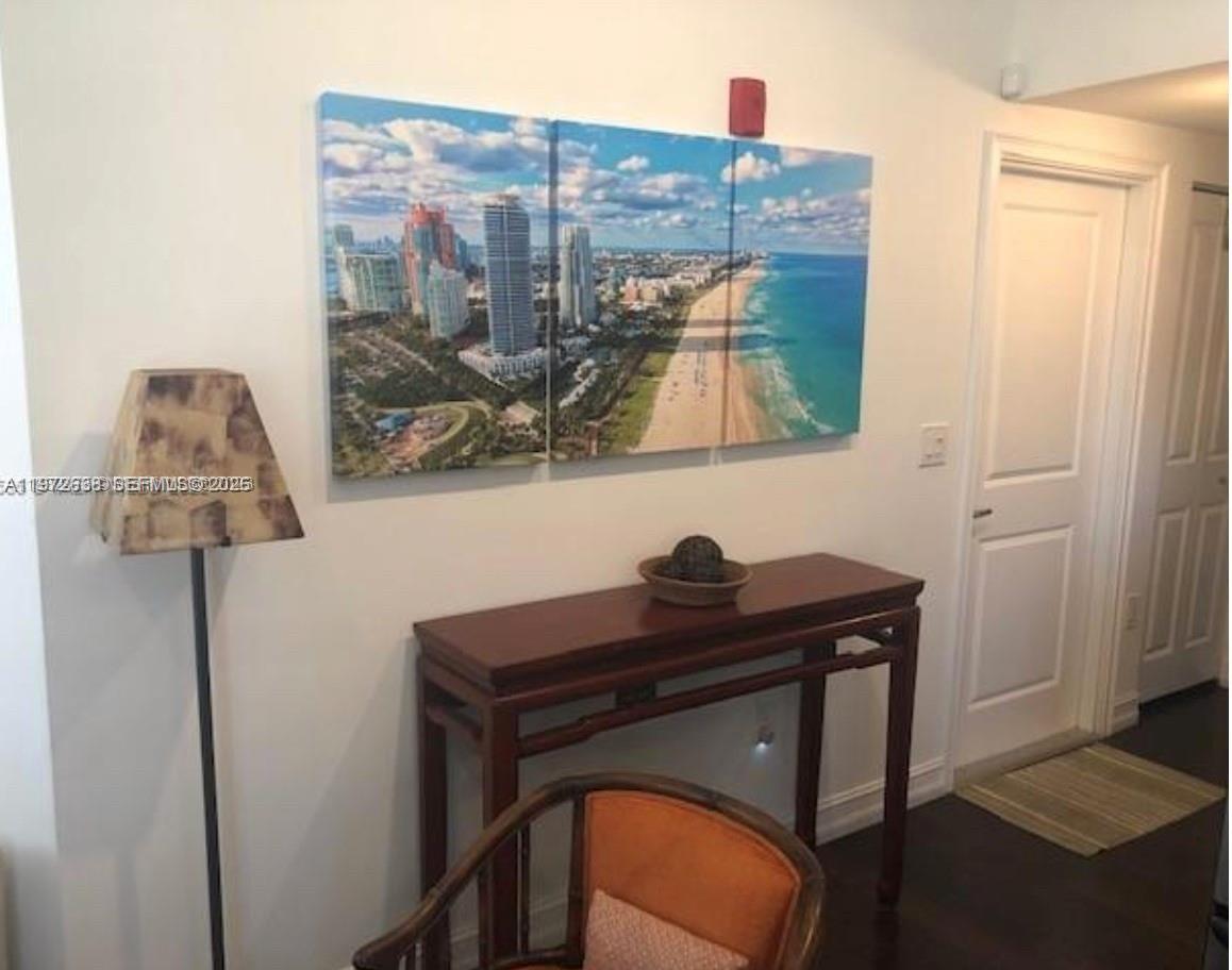ELEVEN CONDO - Residential Lease