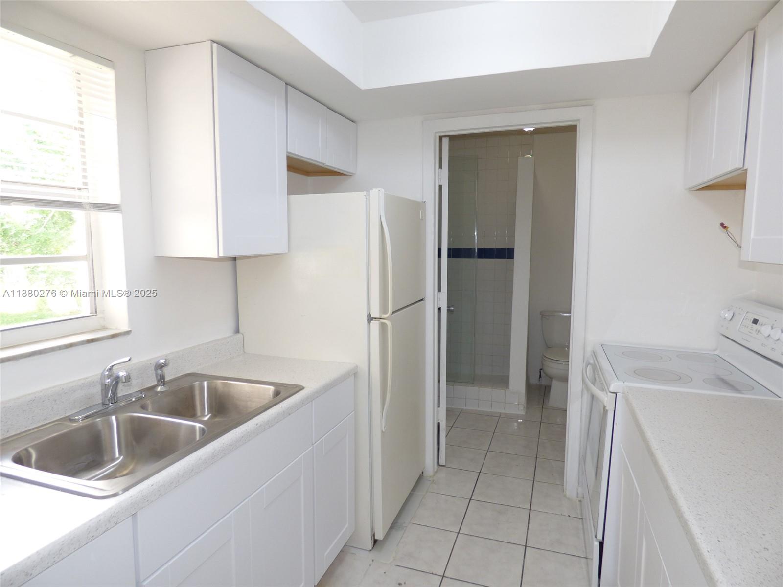 ACADEMY AWARD SEC 4 REPLA - Residential Lease