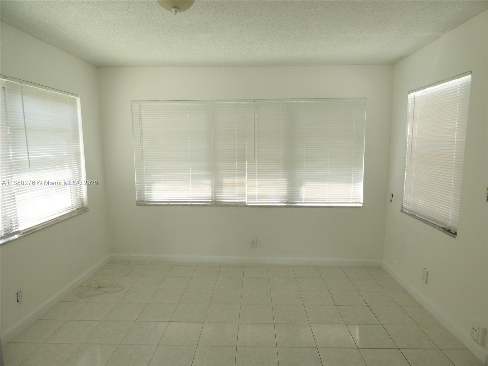 ACADEMY AWARD SEC 4 REPLA - Residential Lease
