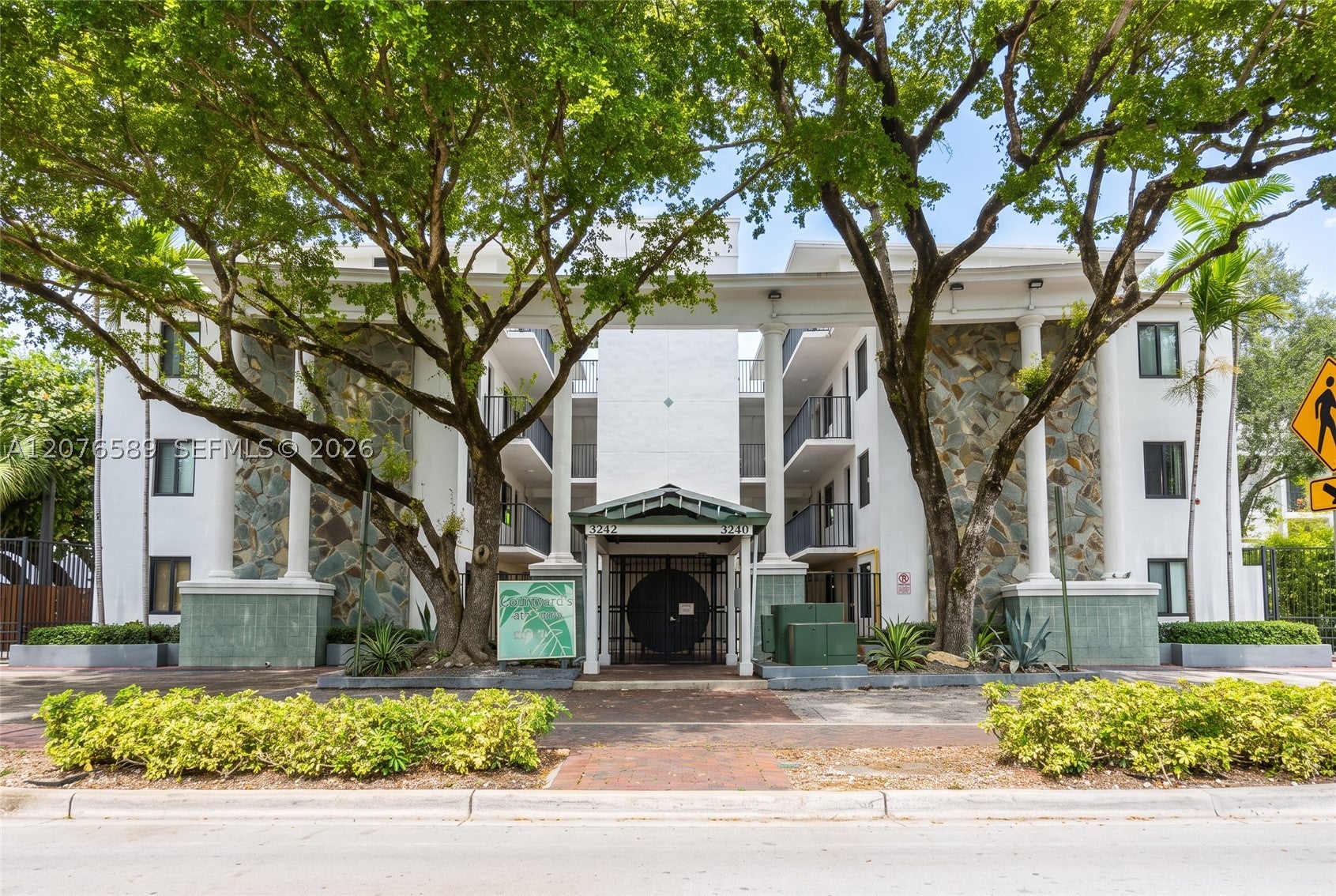 3240 Mary St