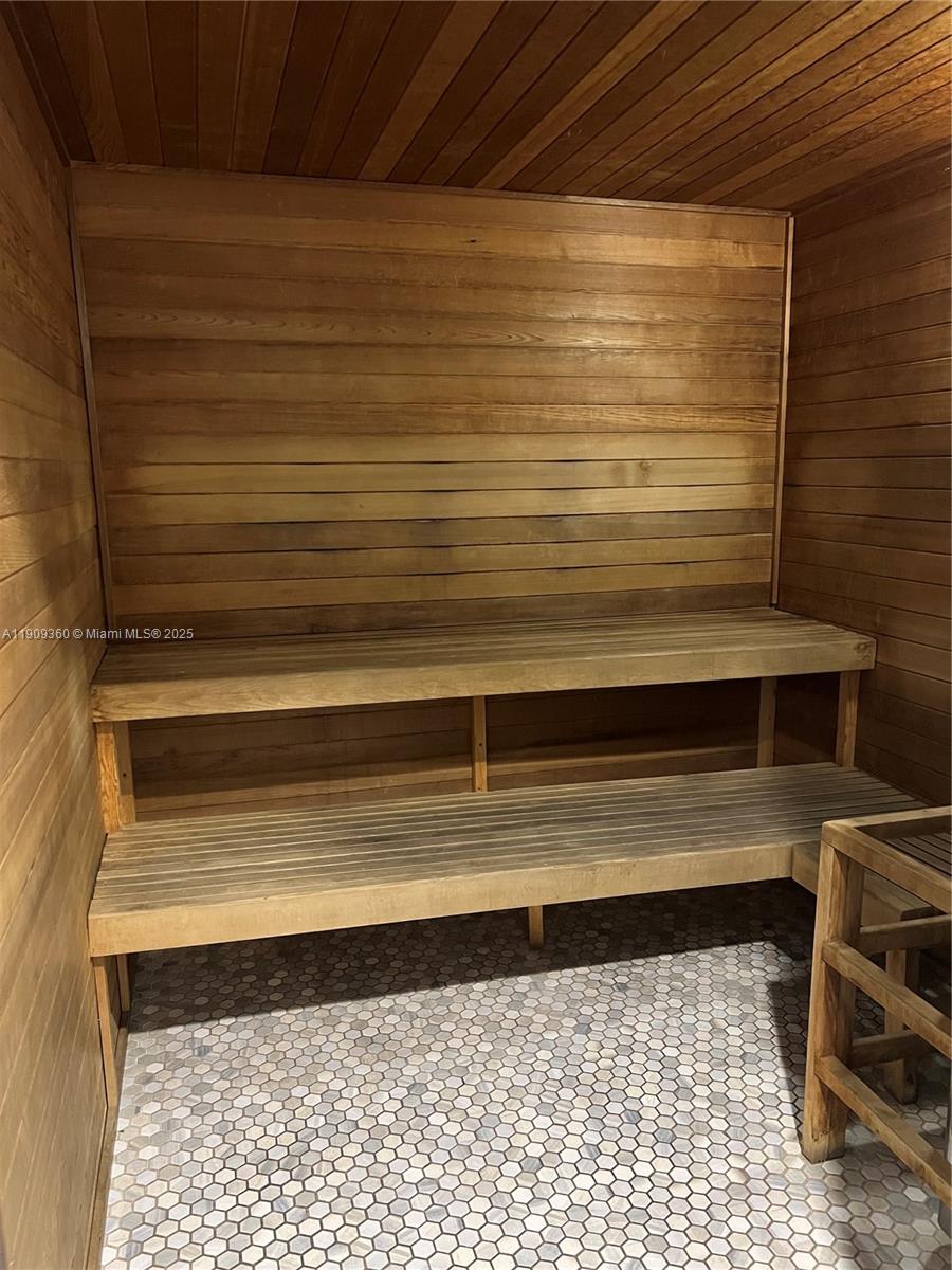 NEO CONDO - Residential Lease