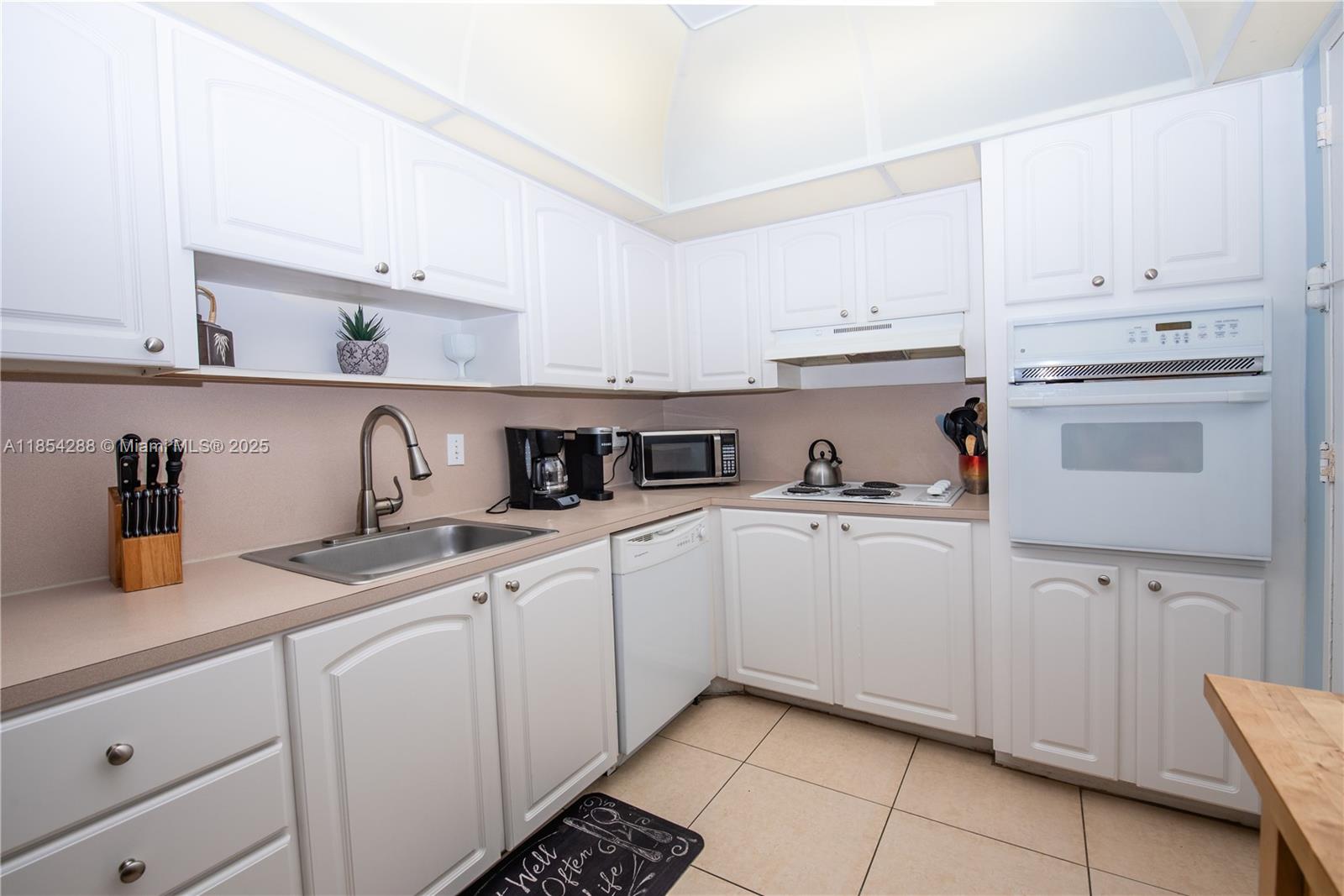 TIDES ON HOLLYWOOD BEACH - Residential Lease