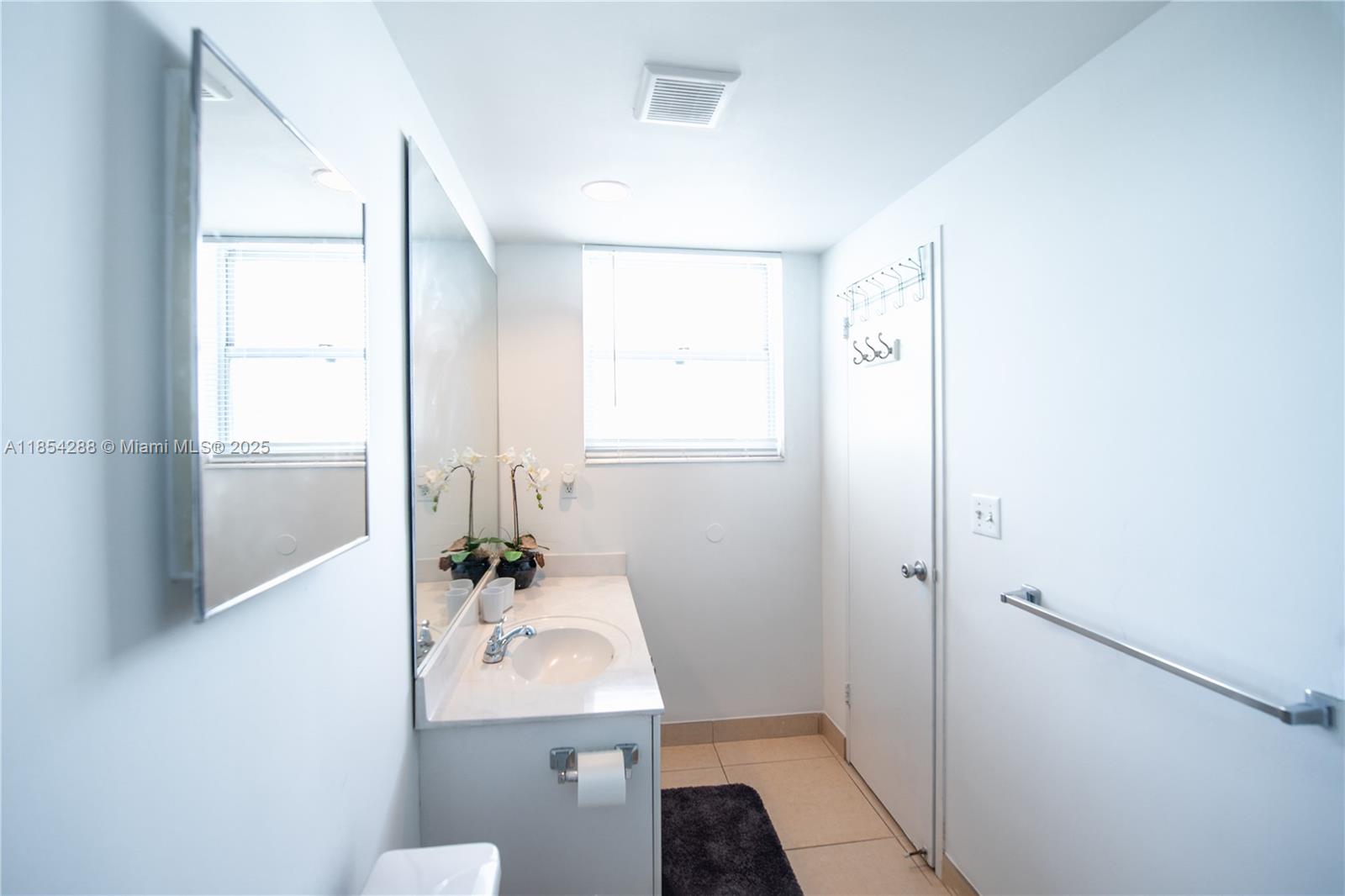 TIDES ON HOLLYWOOD BEACH - Residential Lease