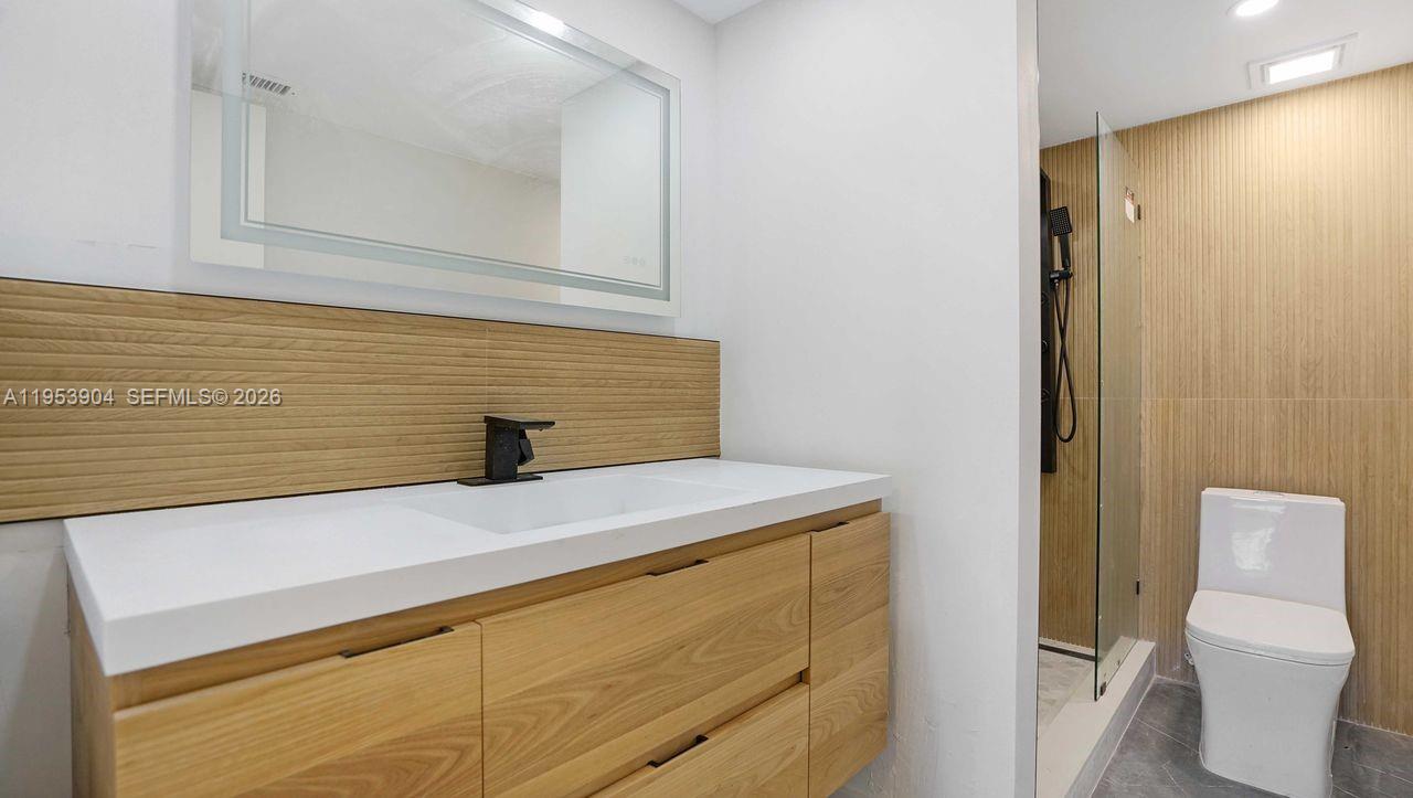 APOLLO CONDO - Residential