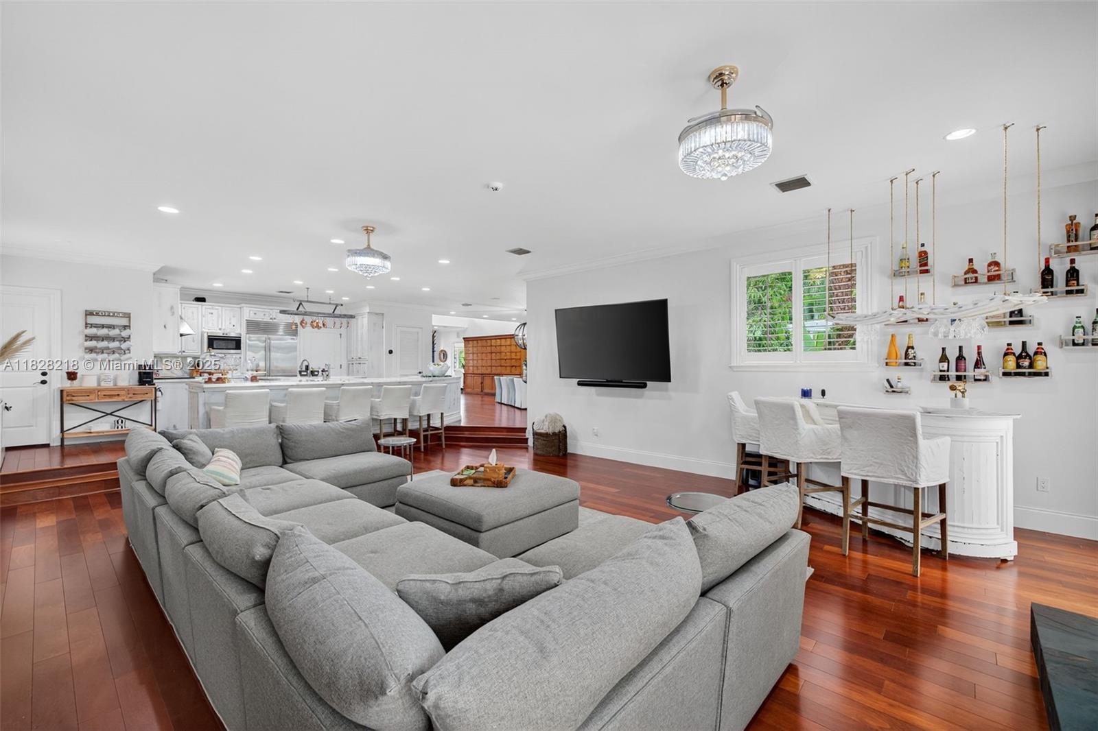 RIO VISTA ISLES - Residential