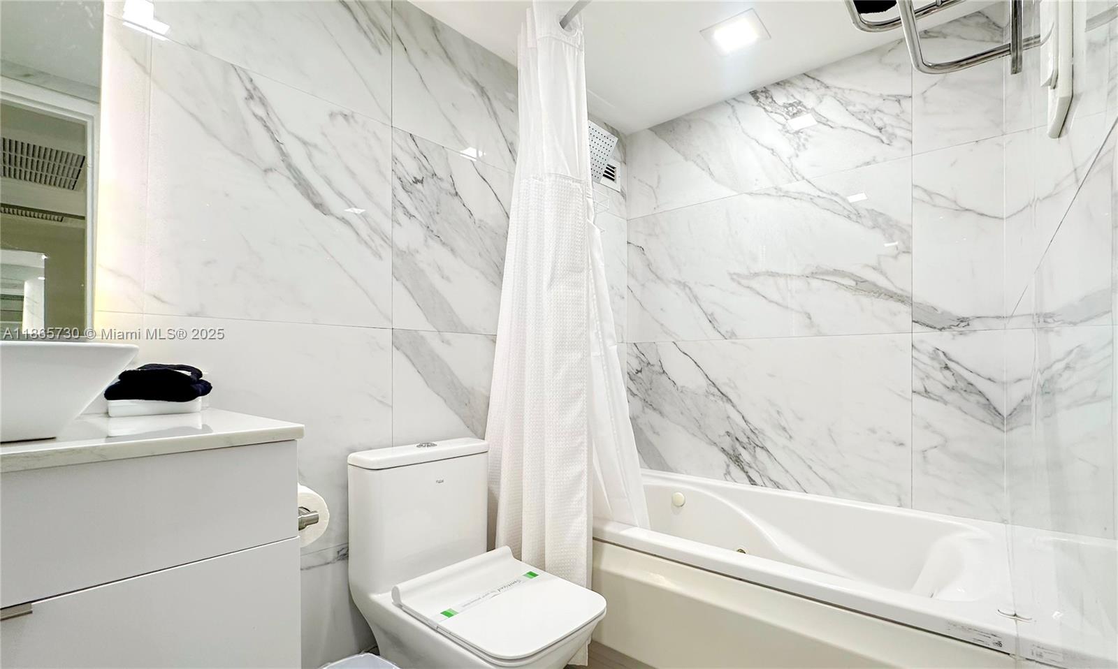 THE AVENTURA BEACH CLUB C - Residential