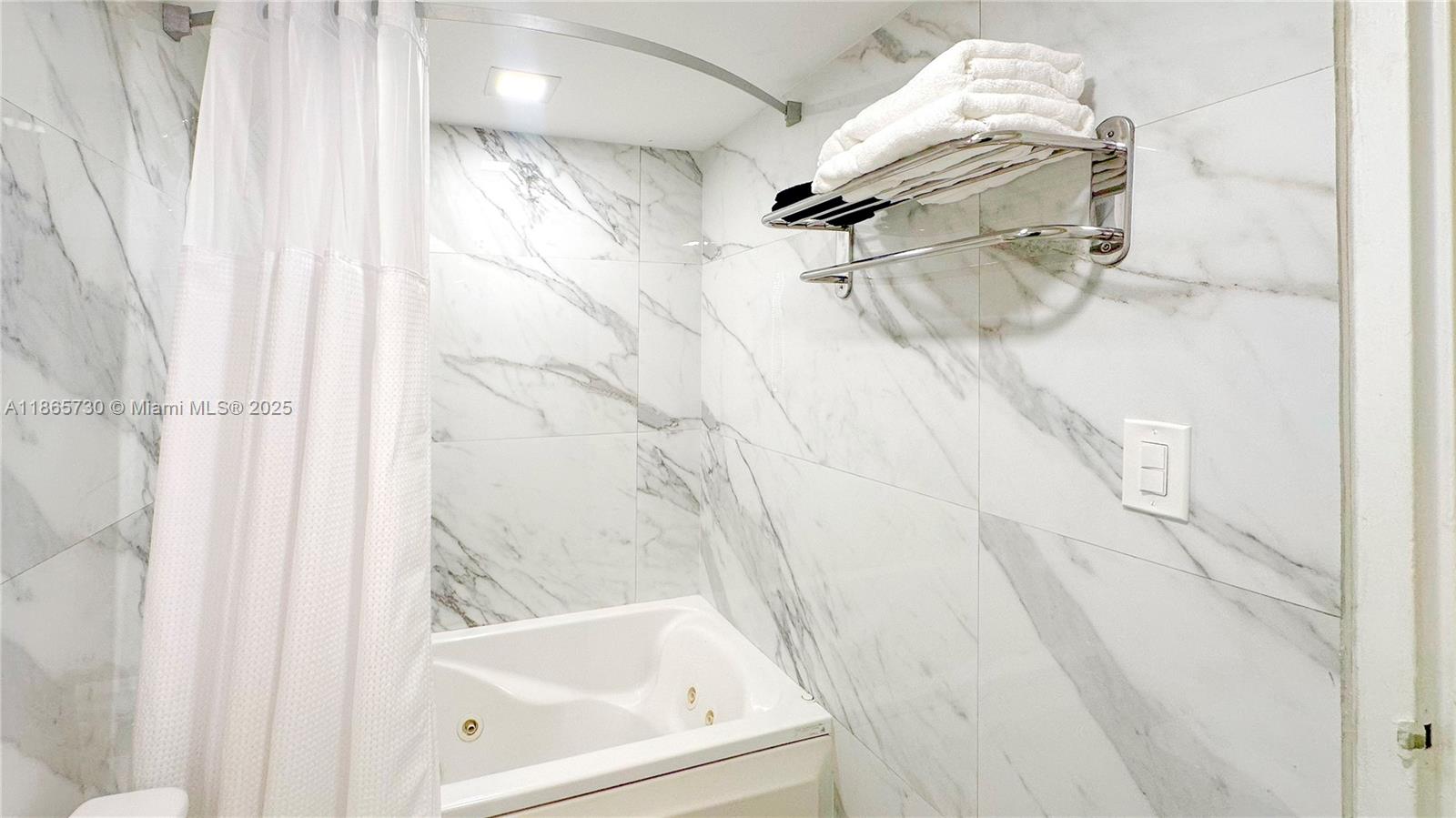 THE AVENTURA BEACH CLUB C - Residential