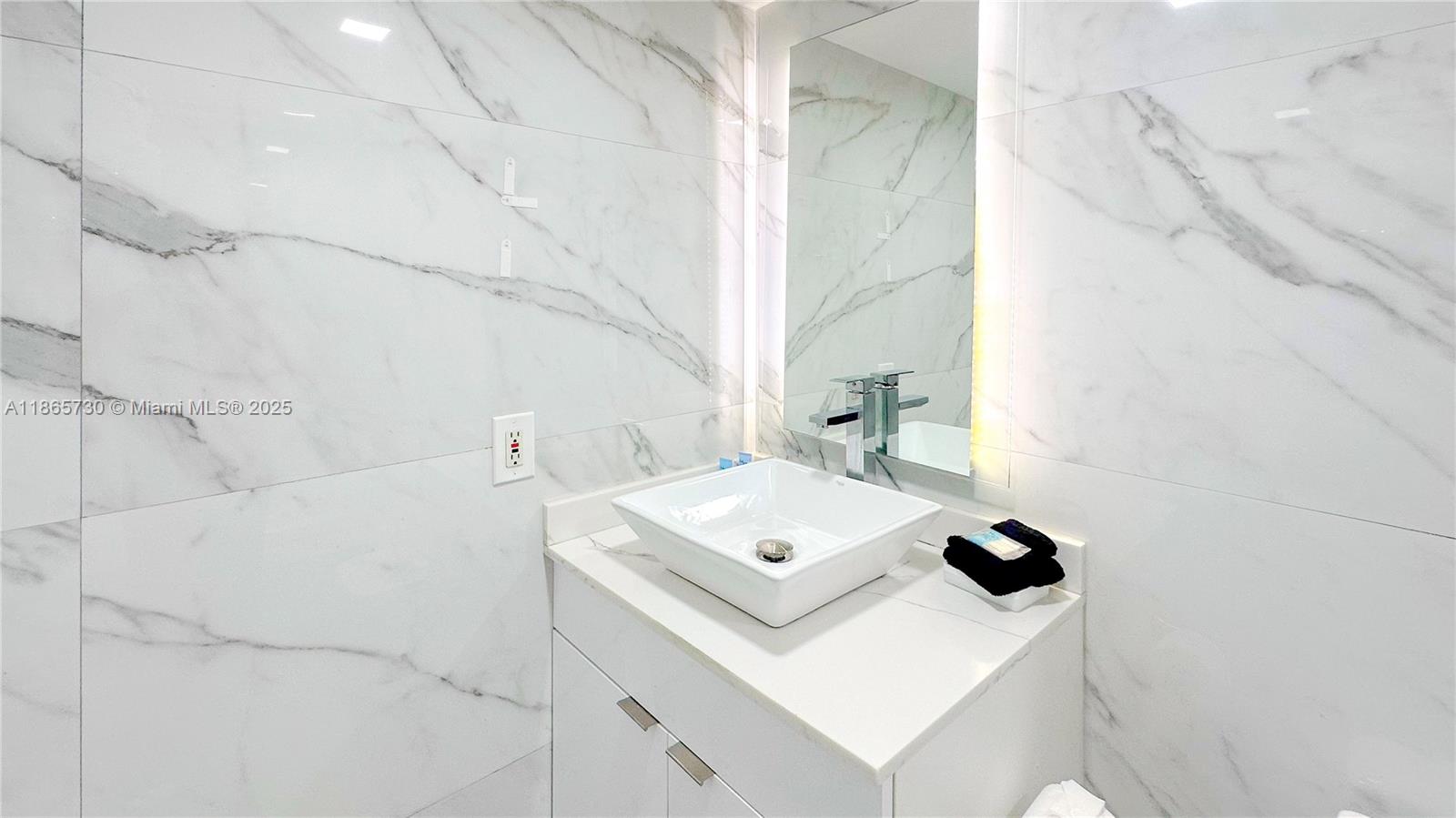 THE AVENTURA BEACH CLUB C - Residential