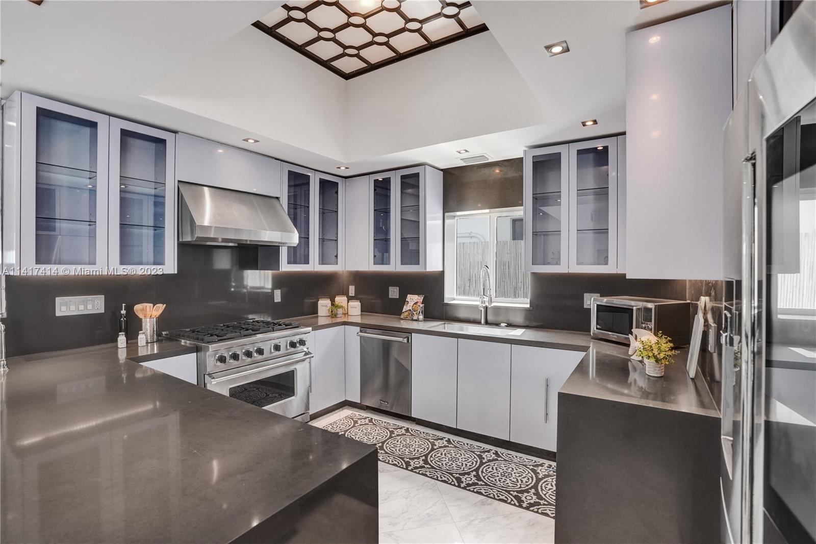 ISLE OF NORMANDY MIAMI VI - Residential