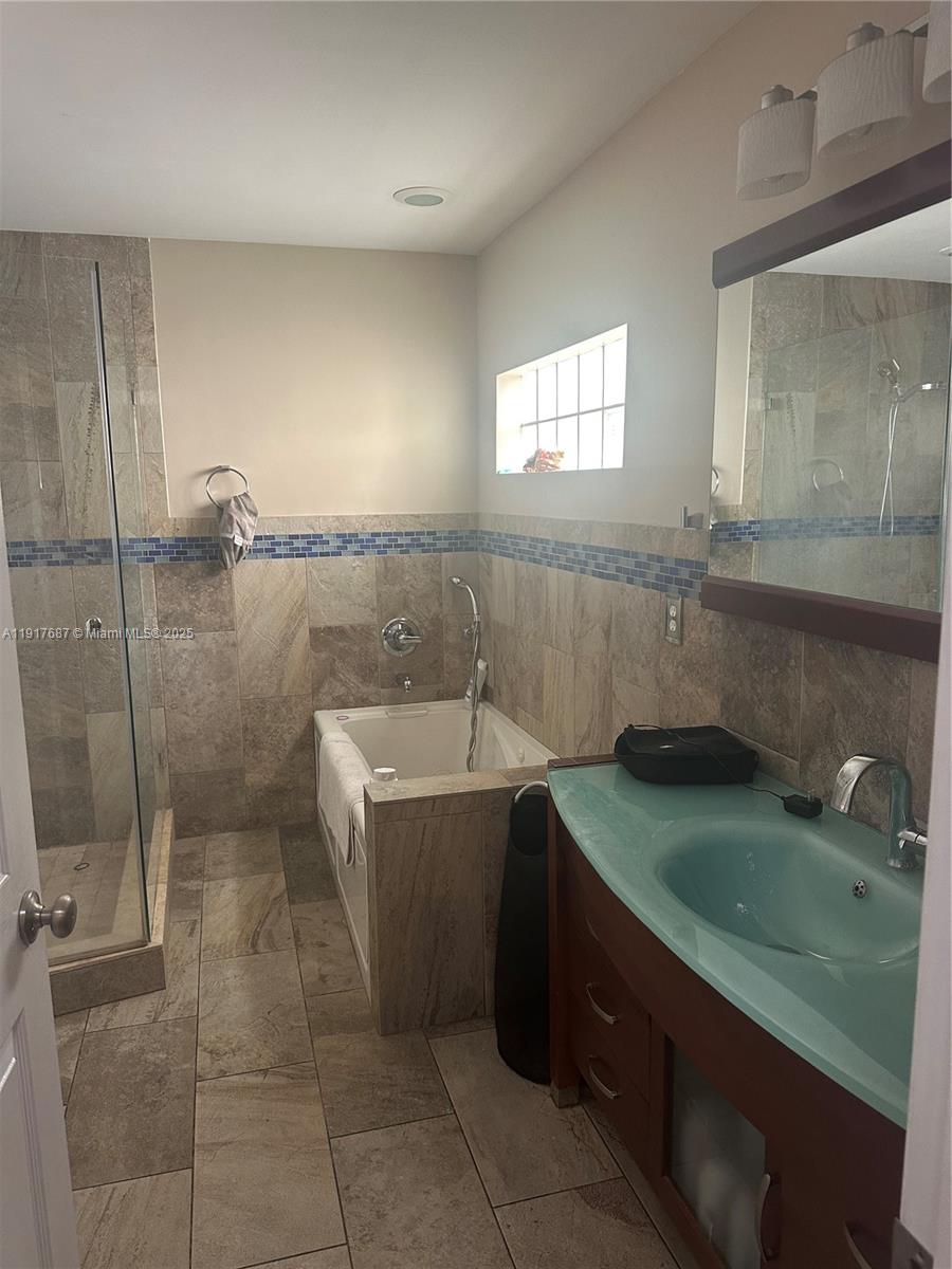 EMERALD POINTE - Residential