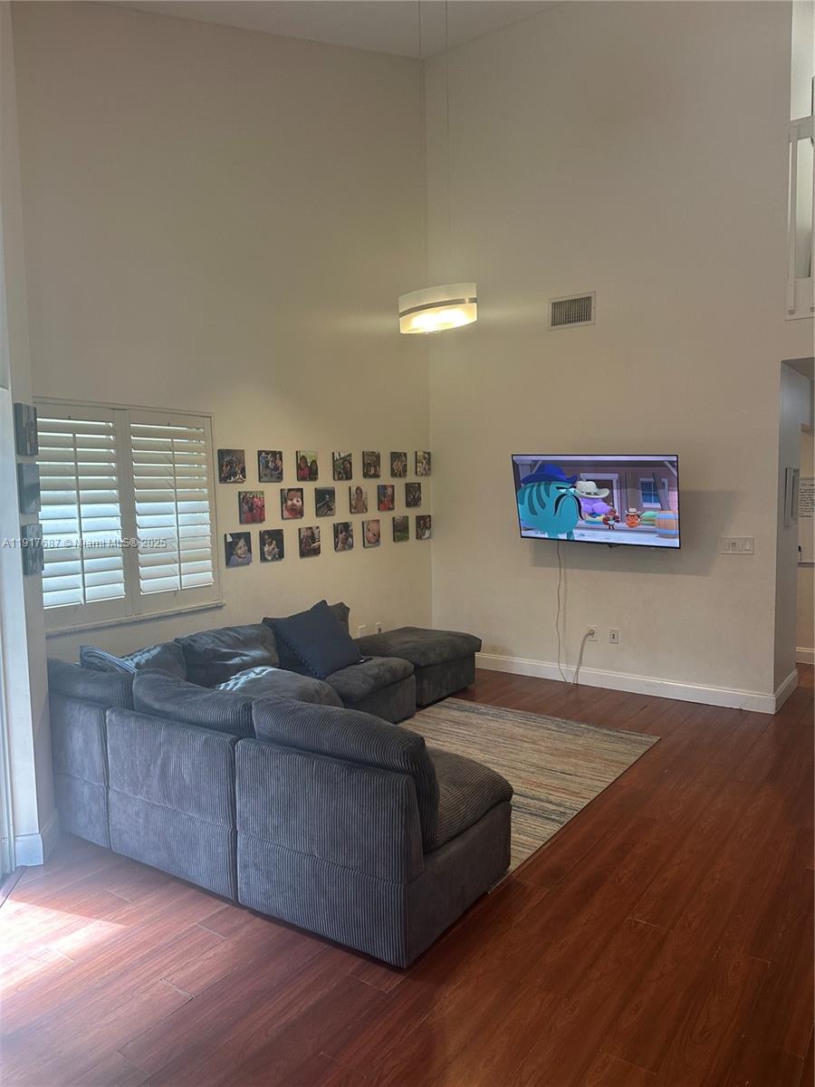 EMERALD POINTE - Residential