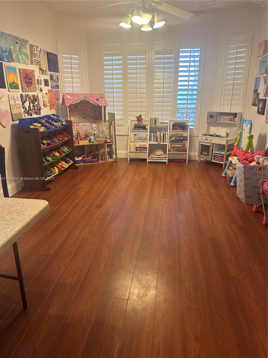 EMERALD POINTE - Residential