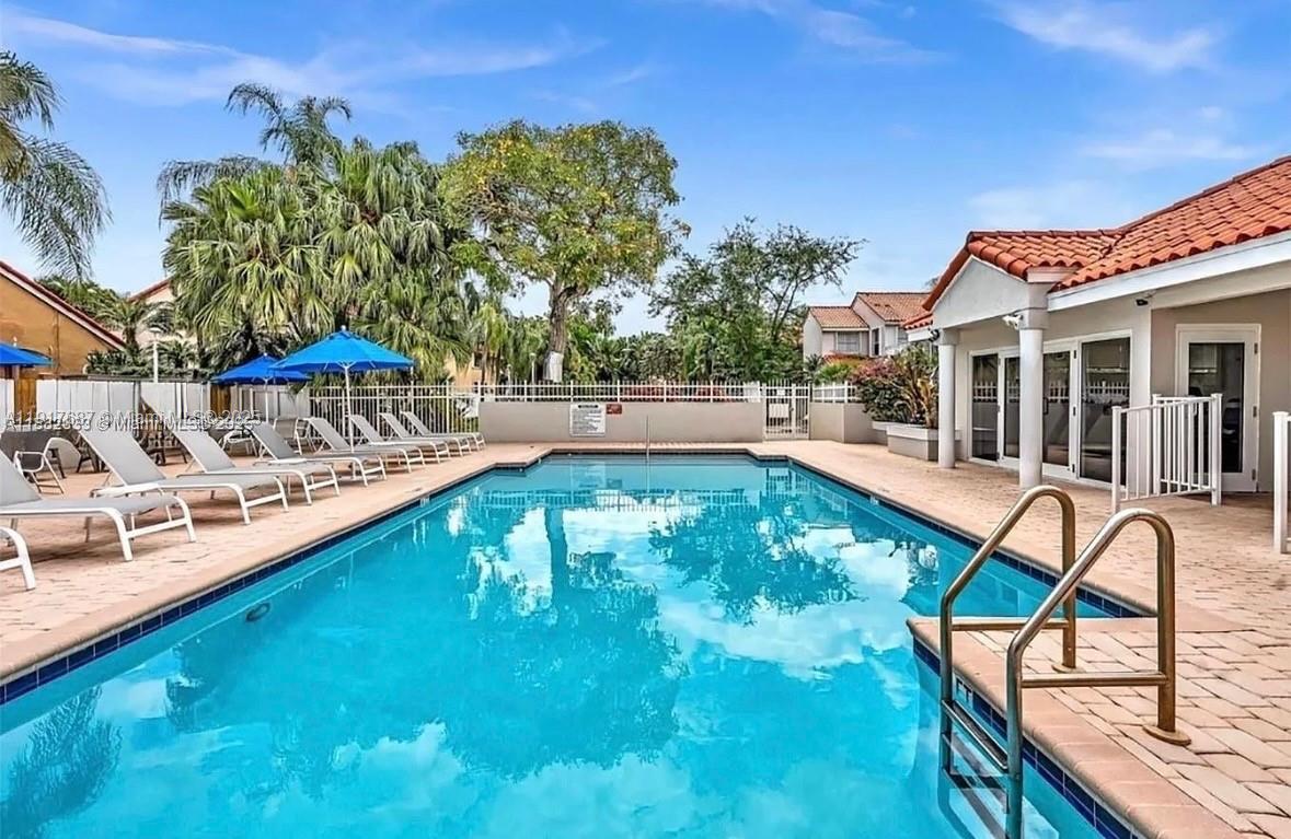 EMERALD POINTE - Residential