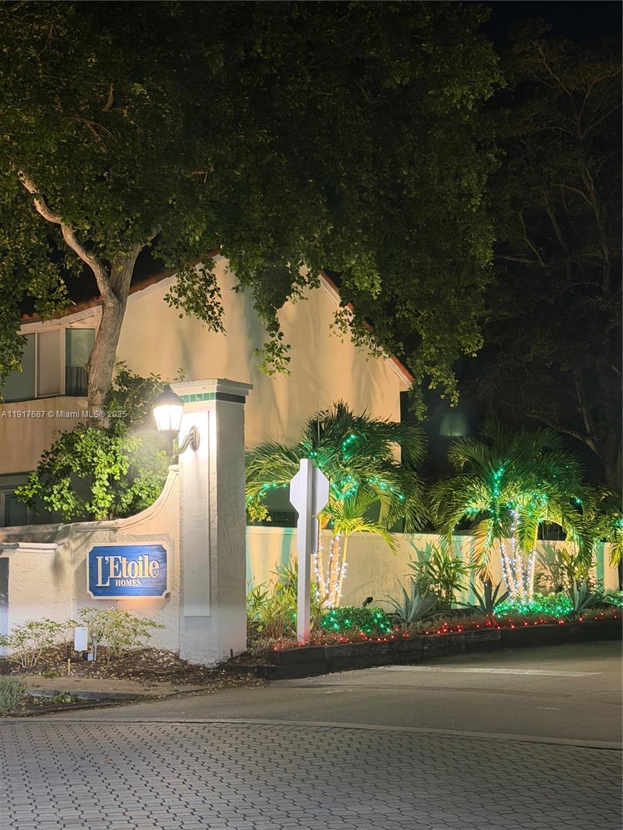 EMERALD POINTE - Residential