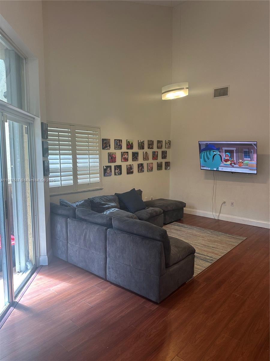 EMERALD POINTE - Residential