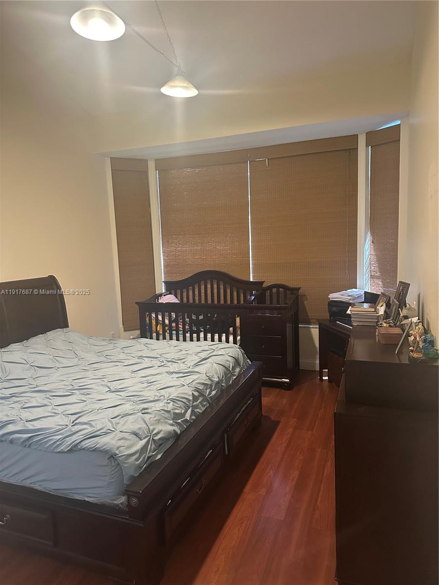 EMERALD POINTE - Residential