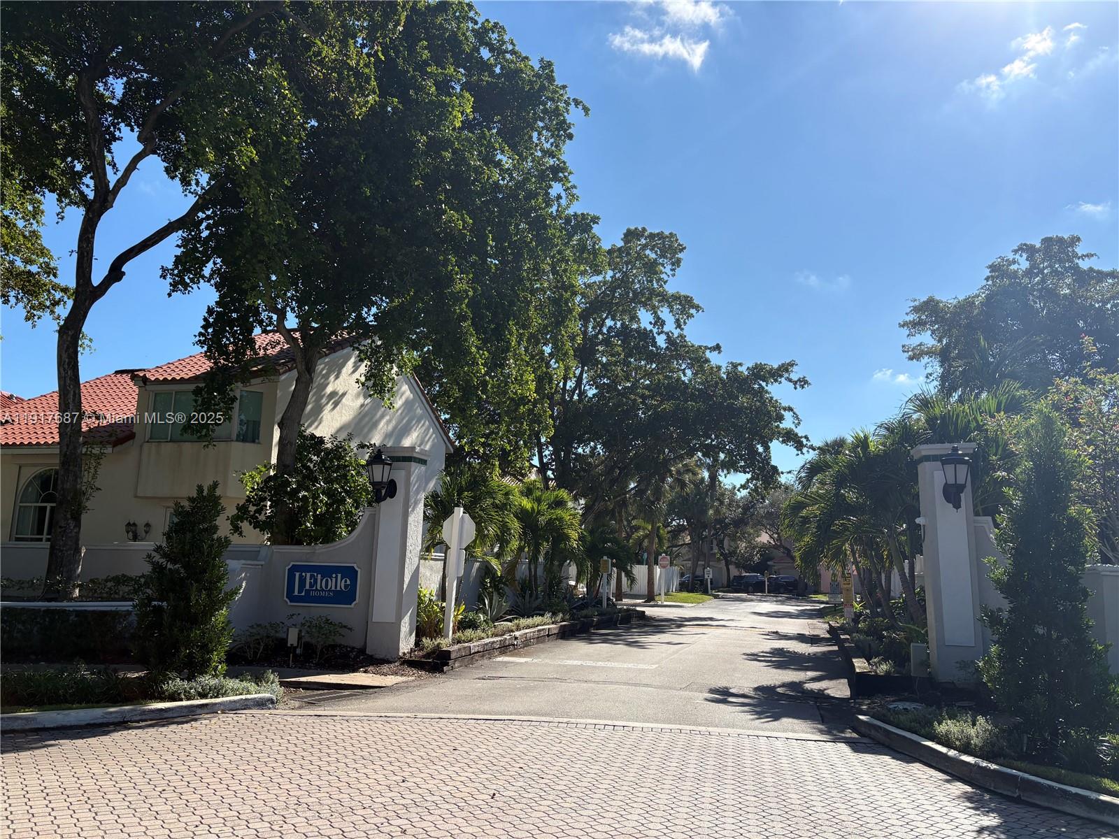 EMERALD POINTE - Residential