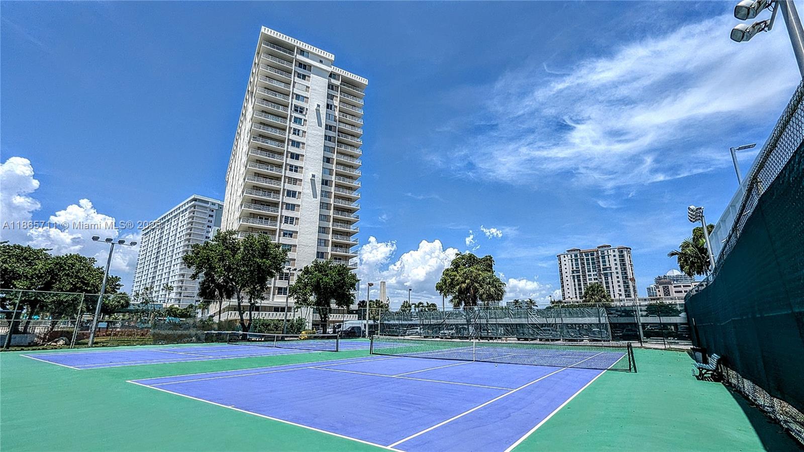 300 Bayview Dr 206
