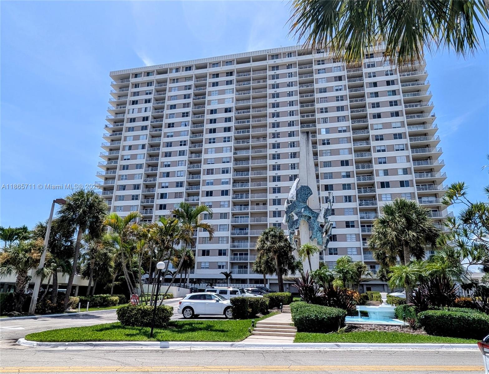 300 Bayview Dr 206
