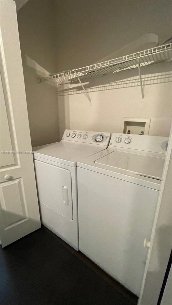 VALENCIA CONDO - Residential